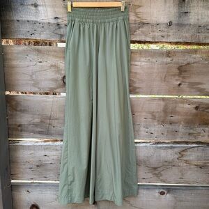 Vuori Wide leg pant